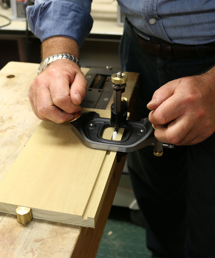 Do You Push Or Pull a Wood Router? 