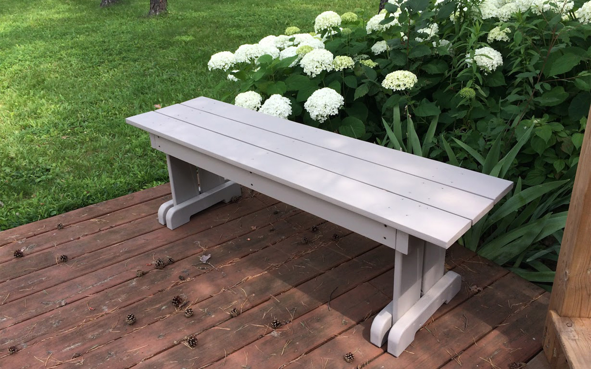 https://assetssc.leevalley.com/en-us/-/media/images/10_discover/woodworking/articles/easy-to-build-garden-bench/easy-build-garden-bench-9.jpg?la=en-us&revision=0e65e119-c9d9-4c56-9f13-30fe7a69967d&modified=20210427185510&hash=C447A1CC7F7972877CA619F3BEA0805EB79DFB4A