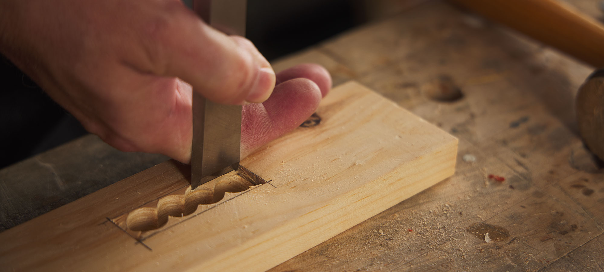 Chopping dovetail joint with a chisel