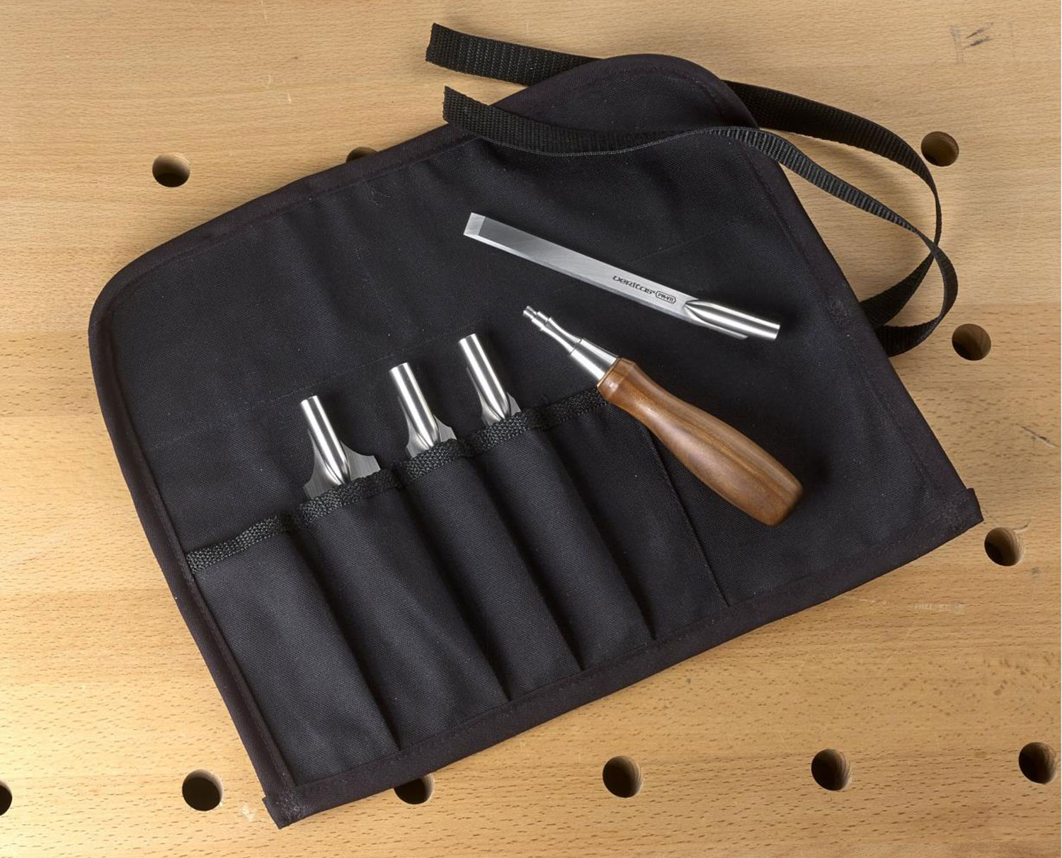 Chisels stored in a Veritas flushing chisel roll.