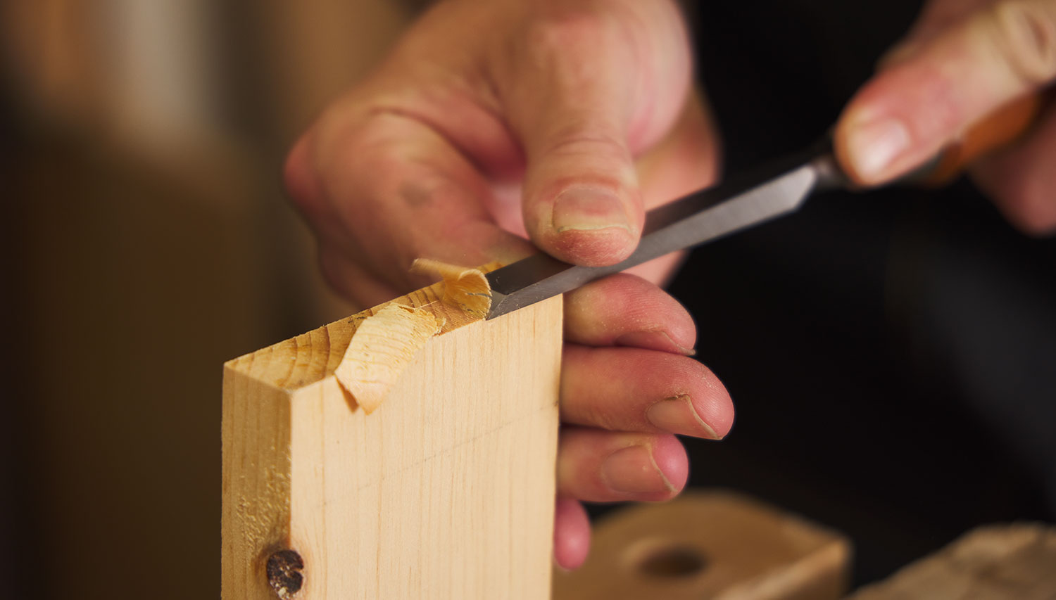 Testing the edge of a chisel sharpened on a T-8 sharpening machine by cutting across end grain.