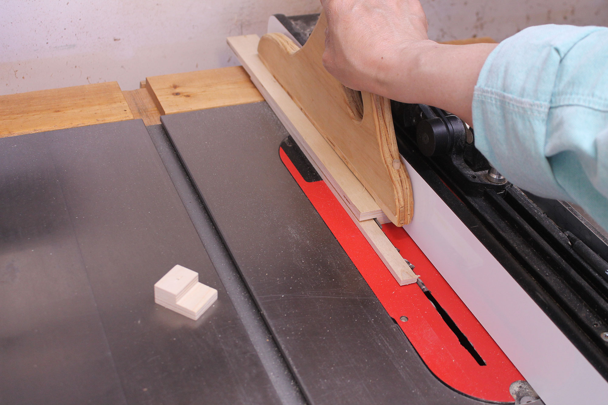 Milling a rabbeted strip on the table saw