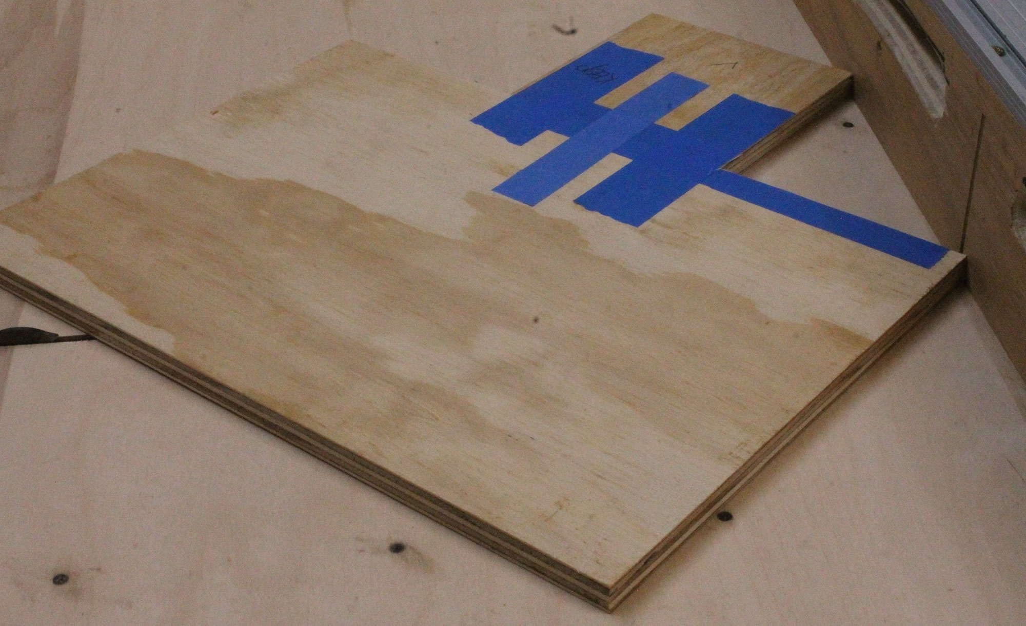 Photo 9 – Carefully place the taped board with its two corners against the sled’s fence.