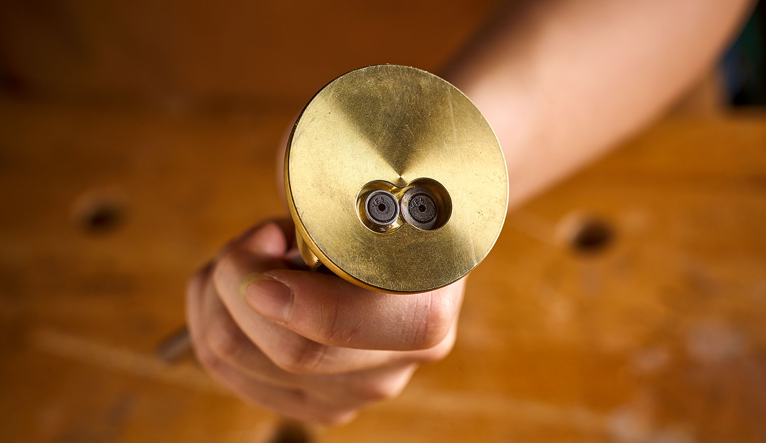 An end view of a Veritas dual marking gauge with both cutters retracted into the brass face